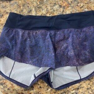 lululemon speed up short size 6 low rise 2.5 purple and blue - great condition